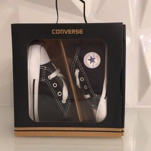 Infant Converse cribs shoes, black, size 2 NWT